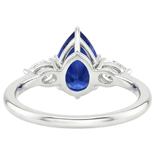 natural pear sapphire 4.50ct ring top view
