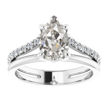 Shimmering Fine Diamond Solitaire with Side Stones 2 ct – main view