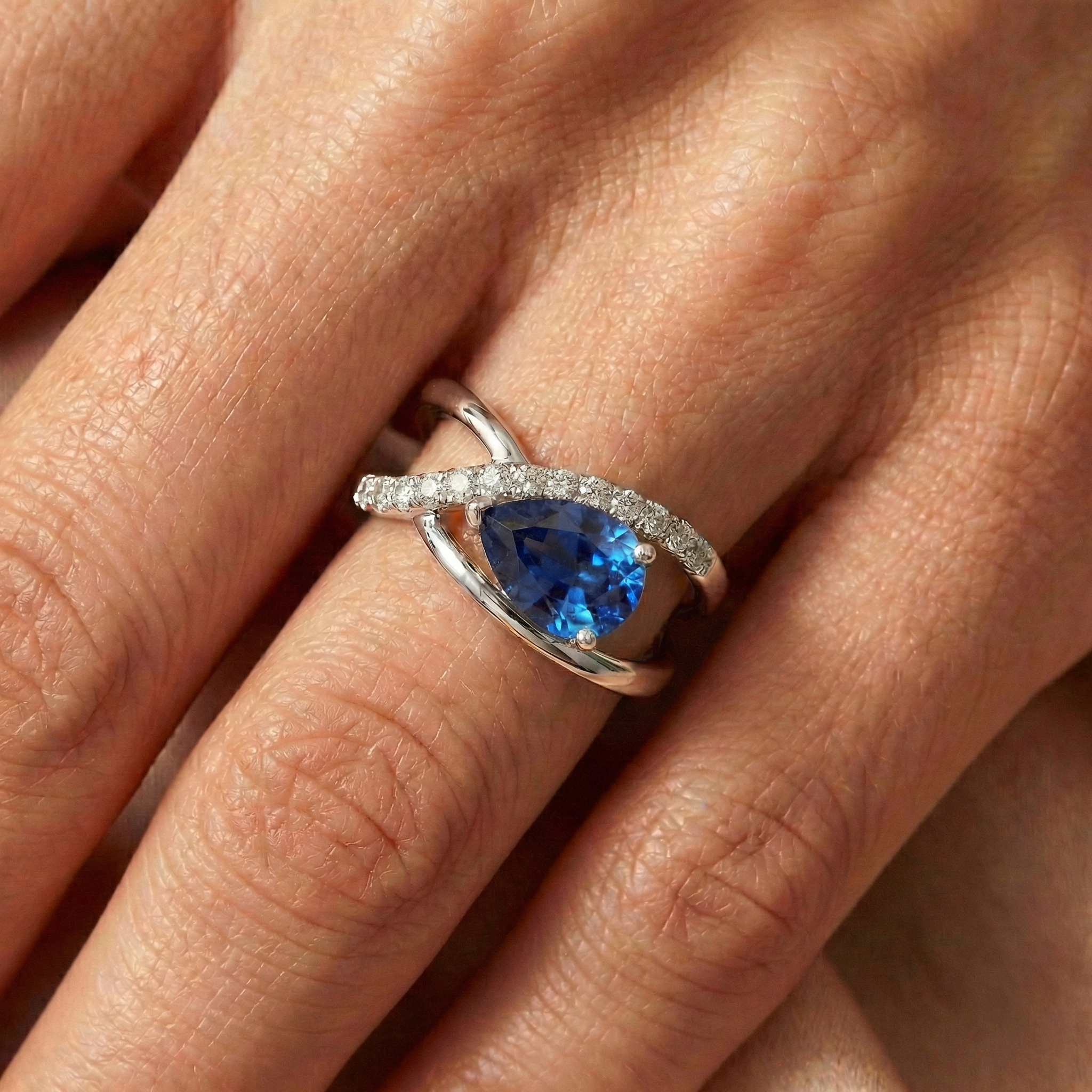 natural round sapphire 2.65ct ring with diamond accents