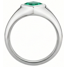 Earth-Mined Fine Emerald Gemstone Ring – top view