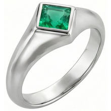 Gemstone Ring 14K White Gold with Fine Emerald – side view
