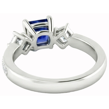natural round sapphire 2.50ct ring profile view