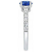 natural round sapphire 3.10ct ring top view