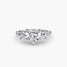 Round Brilliant Fine Diamond ring in Gold – detail view