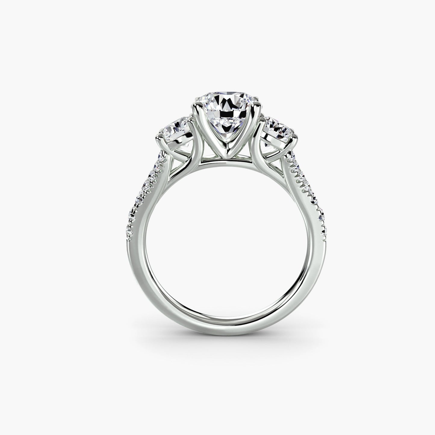 Round Brilliant Fine Diamond ring in Gold – front view