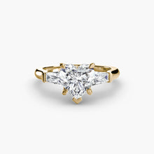 Round Brilliant Fine Diamond ring in Gold – back view