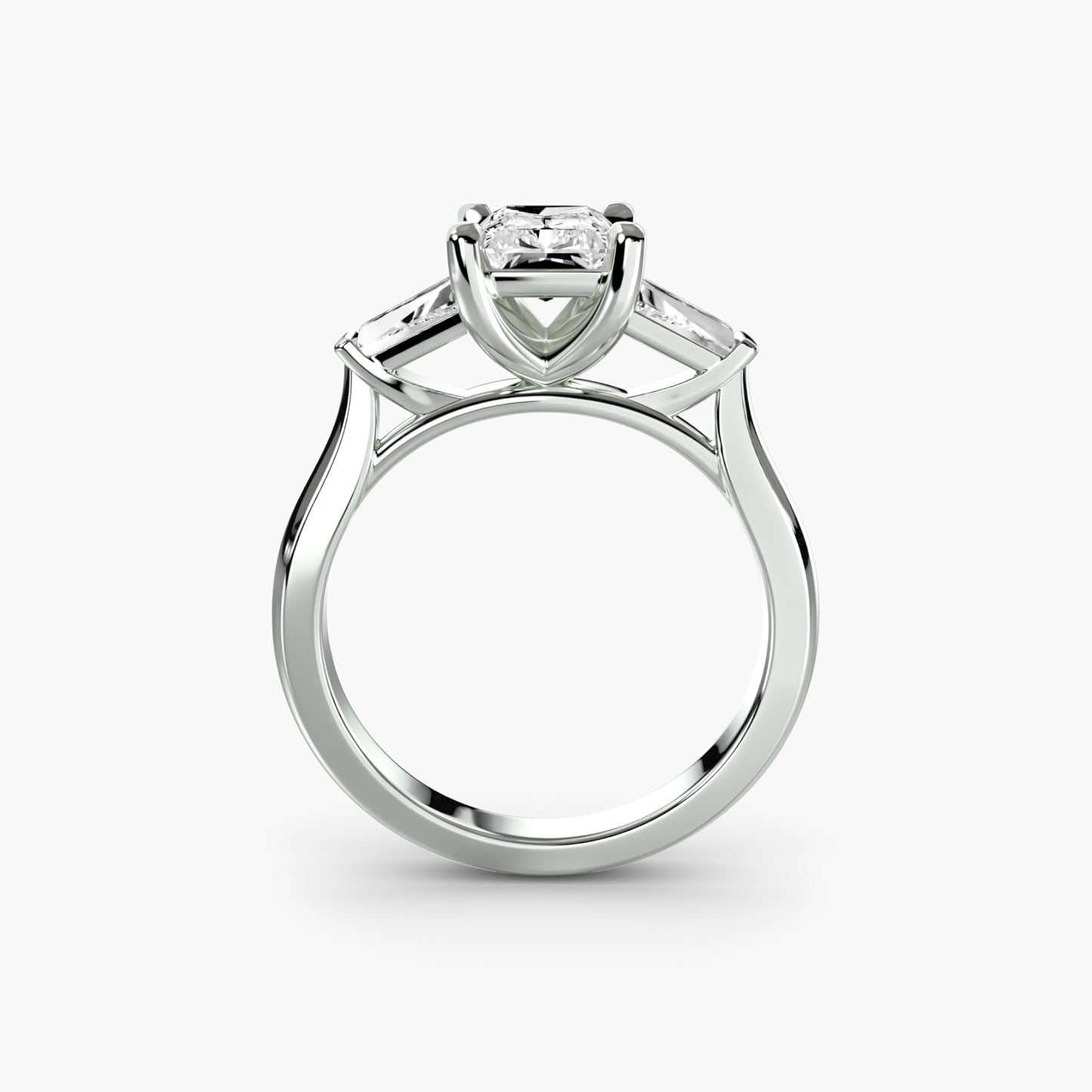 Round Cut Brilliant Diamond ring in Gold – front view