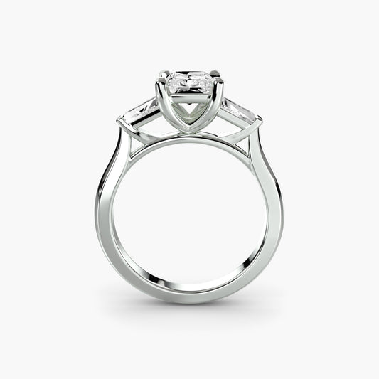 Round Cut Brilliant Diamond ring in Gold – front view