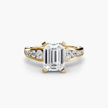 Round Brilliant Precious Stone ring in Gold – top view