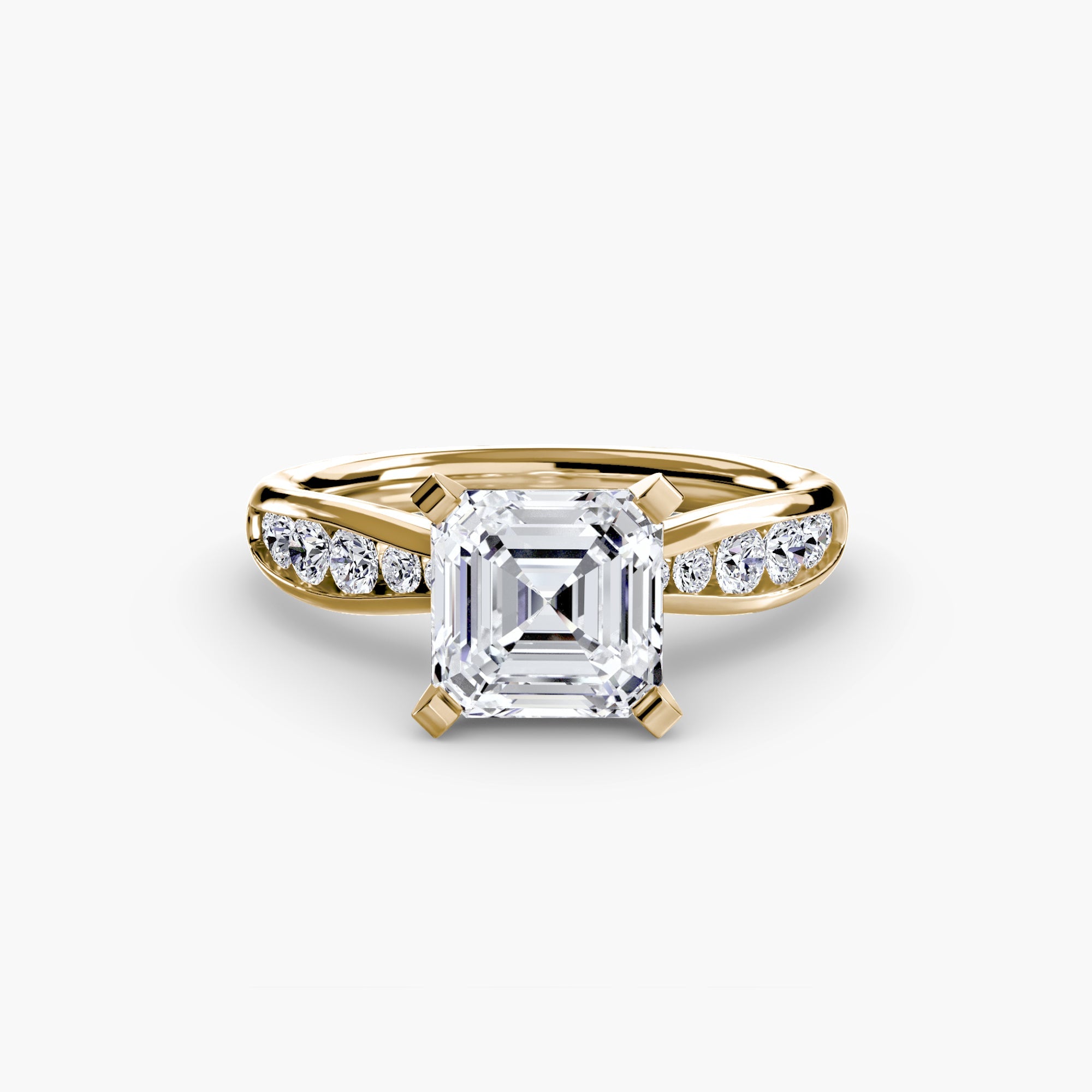 Round Cut Gemstone ring in Gold – close-up