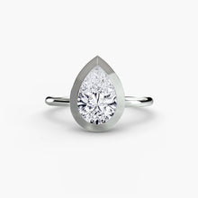 Gemstone ring in Gold – top view