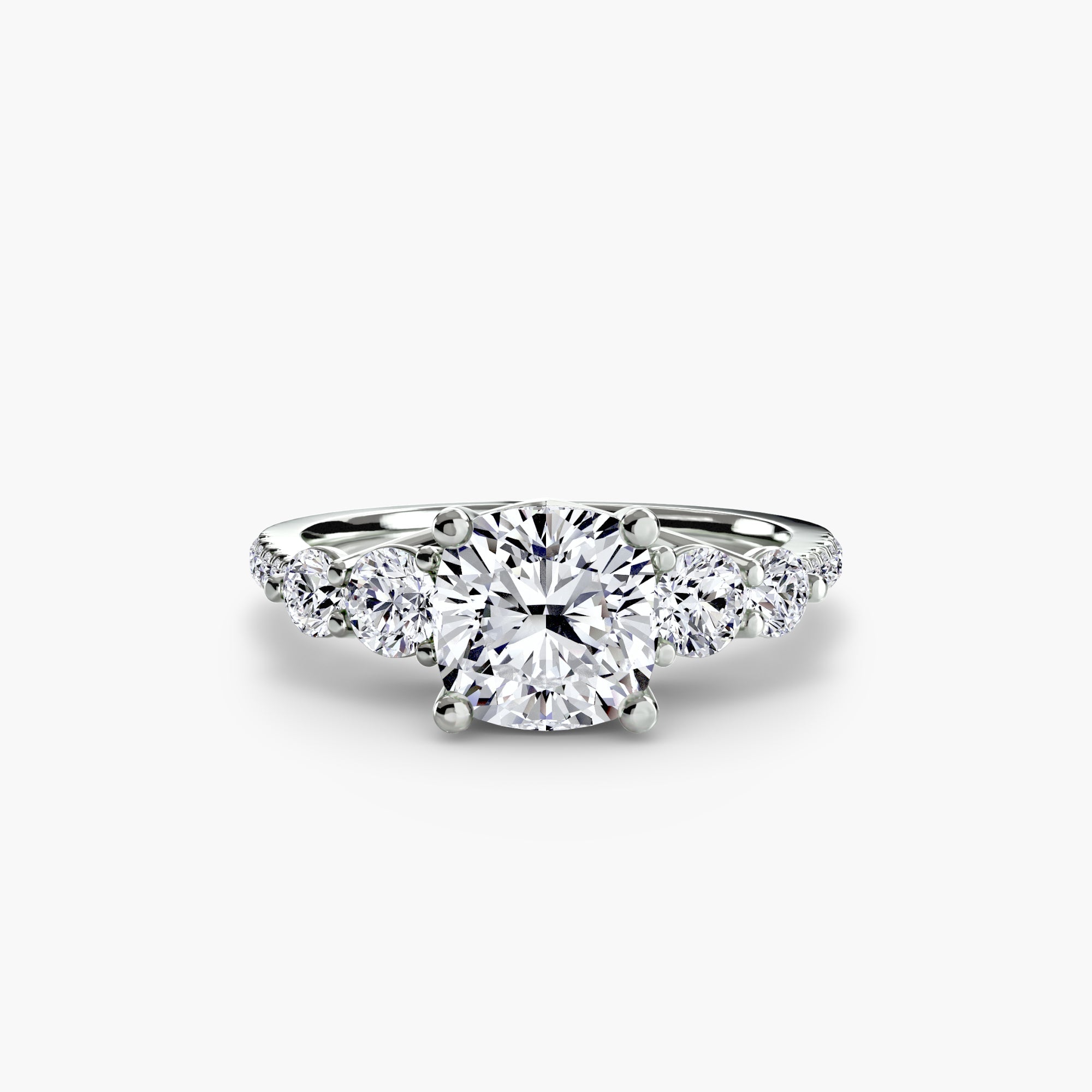 Setting Gold with Brilliant Diamond – angle view