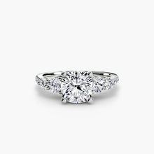 Setting Gold with Brilliant Diamond – angle view