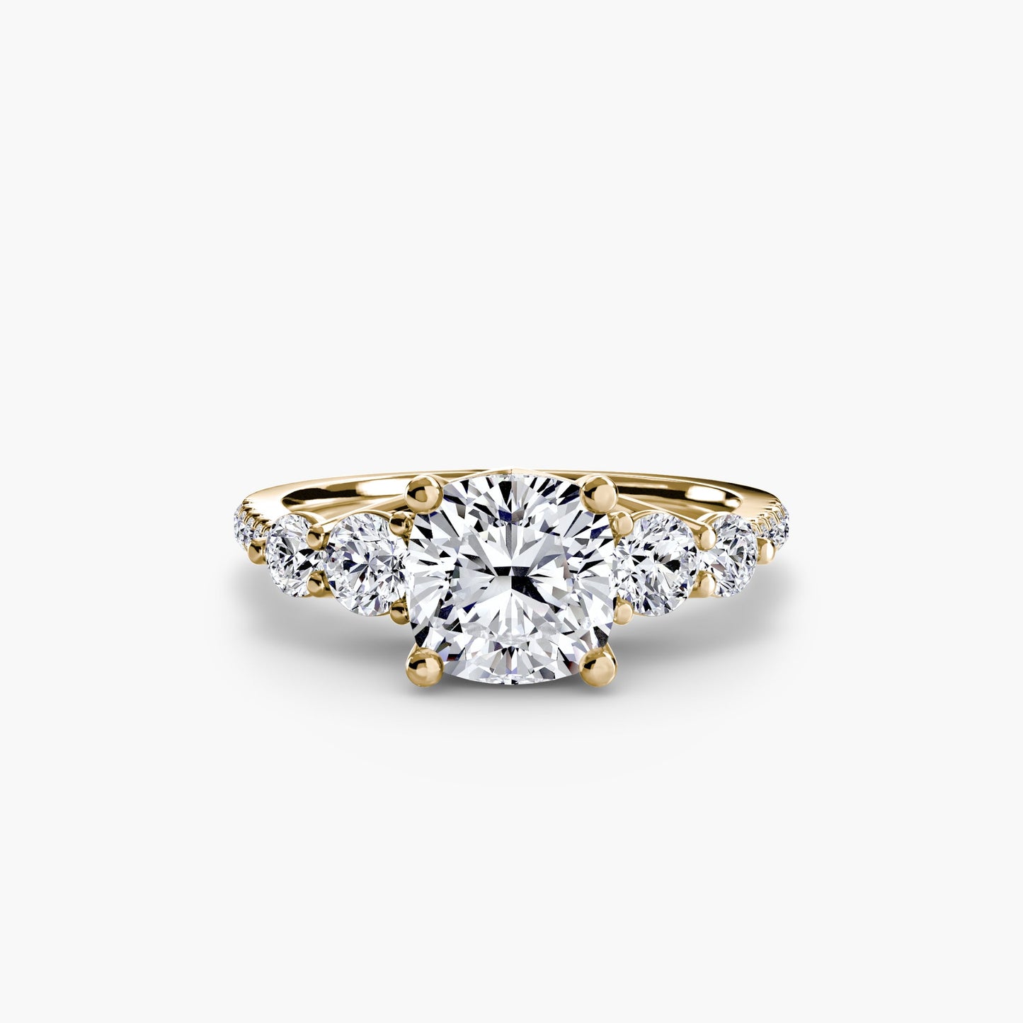 Setting Gold with Brilliant Diamond – angle view