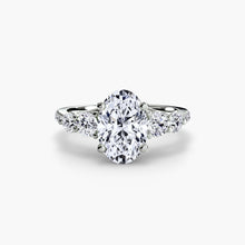 Round Cut Brilliant Diamond ring in Gold – profile view