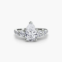 Round Cut Brilliant Diamond ring in Gold – top view