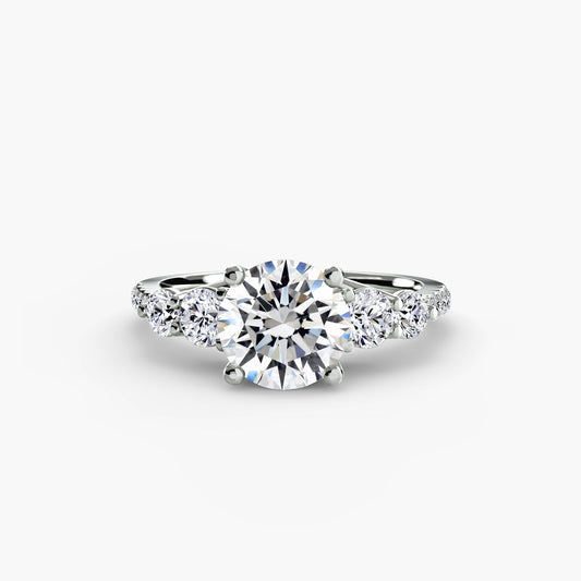 Round Cut Brilliant Diamond ring in Gold – main view
