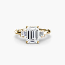 Diamond Round Brilliant Setting in Gold – back view