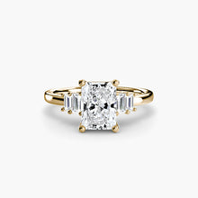 Round Brilliant Diamond ring in Gold – alternate view