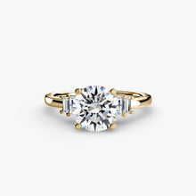 Round Brilliant Diamond ring in Gold – front view
