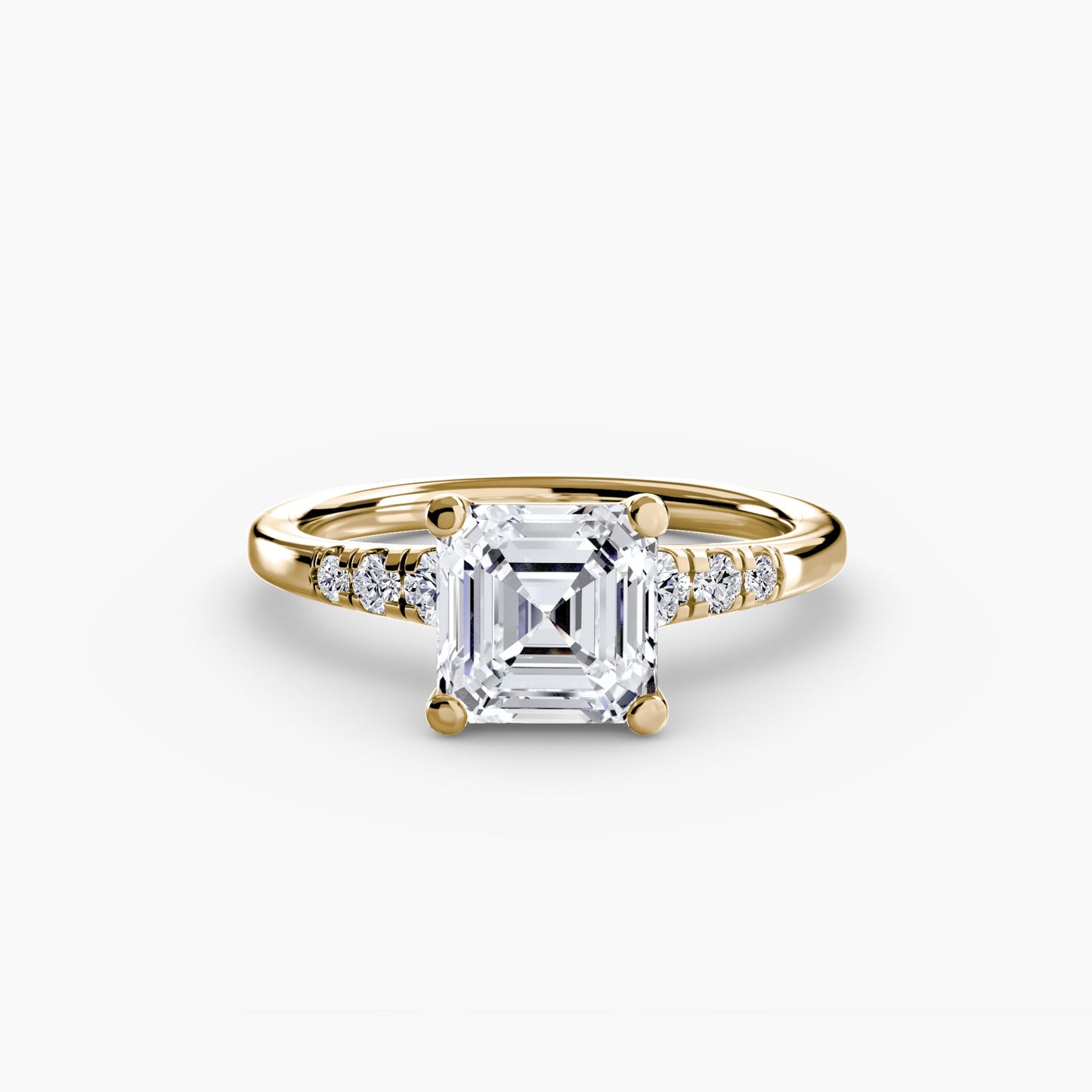 Round Cut Precious Stone ring in Gold – close-up