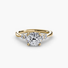 Round Brilliant Gemstone ring in Gold – angle view