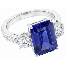 natural round sapphire 6ct ring close up detail