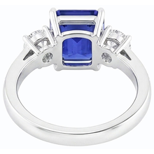natural round sapphire 6ct ring top view