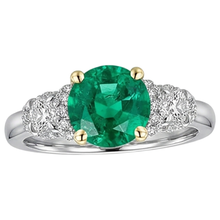 Dazzling Emerald Gemstone Ring 2.50 ct – front view