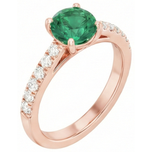 natural round emerald 2.50ct ring close up detail