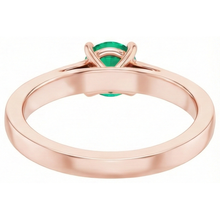 natural round emerald 2.50ct ring top view
