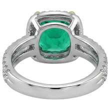 Earth-Mined Emerald Precious Stone Ring 4 ct 14K Two Tone Gold – detail view