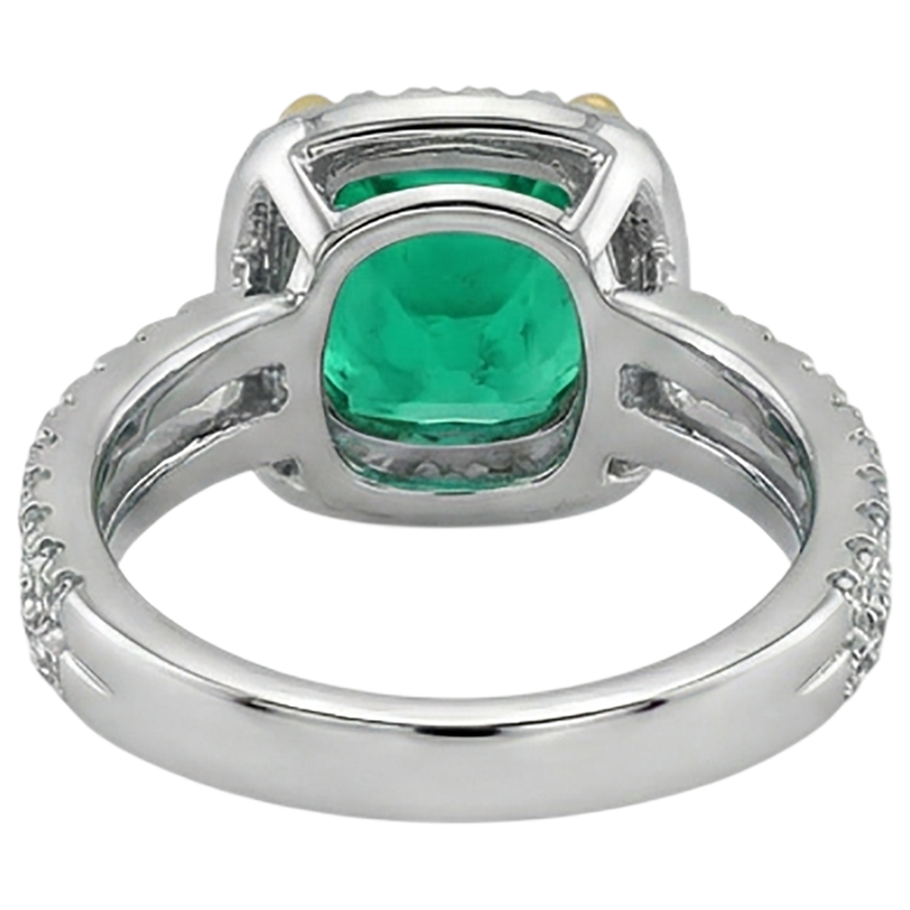 Earth-Mined Emerald Precious Stone Ring 4 ct 14K Two Tone Gold – detail view