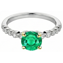 Authentic Colombian Emerald Gemstone Ring – angle view