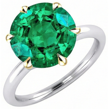 Shimmering Fine Emerald Gemstone Ring 4 ct – side view