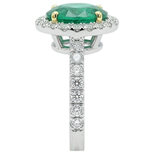 Natural Fine Emerald Gemstone Ring – top view