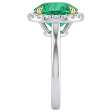 Sophisticated Colombian Emerald Precious Stone Ring 4 ct – profile view