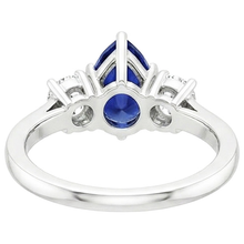 natural round sapphire 3ct ring close up detail