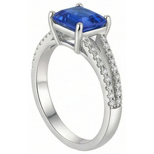 natural emerald sapphire 2.50ct ring close up detail