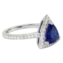 natural round sapphire 1.50ct ring close up detail