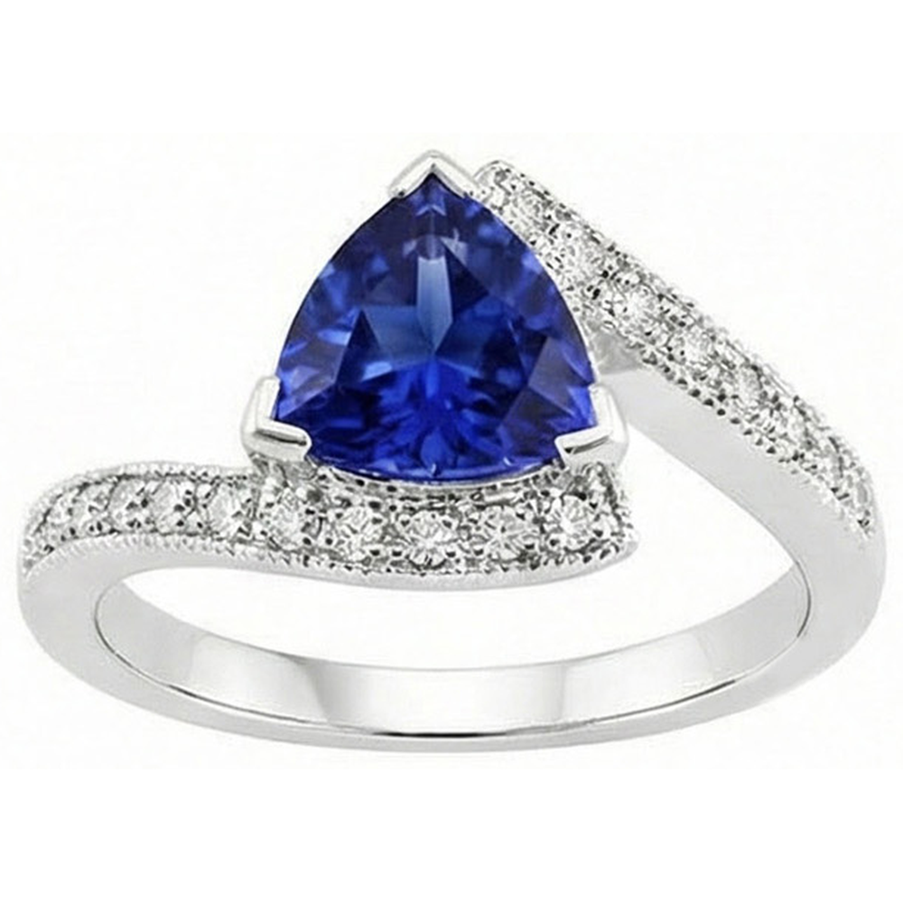 natural round sapphire 3ct ring close up detail