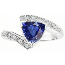 natural round sapphire 3ct ring profile view