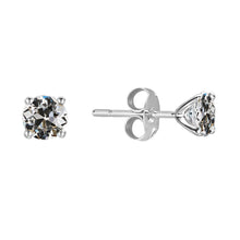 Old Mine Cut Brilliant Diamond ring in 14 Karat White Gold – main view