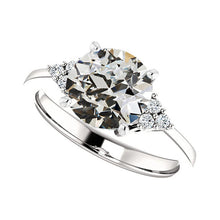 Fine Diamond Solitaire Ring with Accents 4.50-ct 14K White Gold – front view