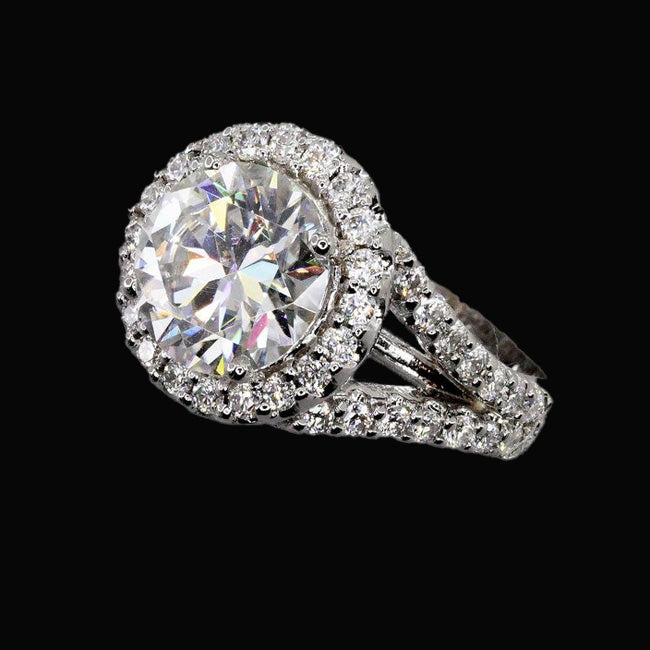 Earth-Mined Brilliant Diamond Halo Setting Ring – front view