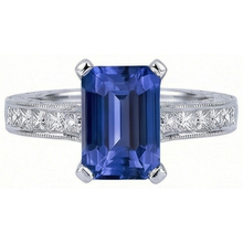 natural emerald sapphire 3.50ct ring close up detail
