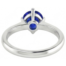 natural heart sapphire 1.50ct ring close up detail