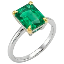 Authentic Emerald Precious Stone Ring – front view