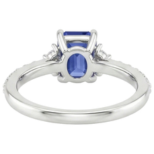 natural emerald sapphire 4ct ring close up detail