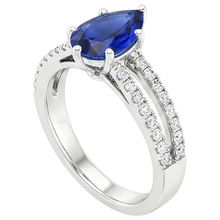 natural round sapphire 4ct ring close up detail